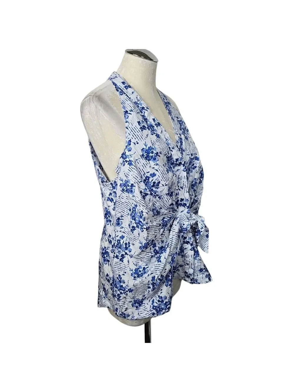 Kari Blue Curvy V Neck Floral Button Down Front Knot Keyhole Tank Top 14W